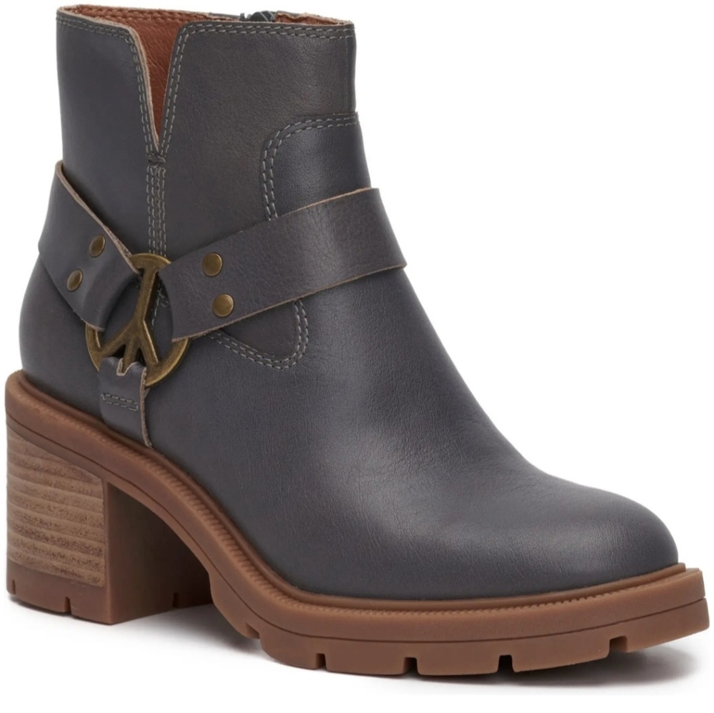 Bnib womens Lucky Brand grey Soxton boots 7.5 .